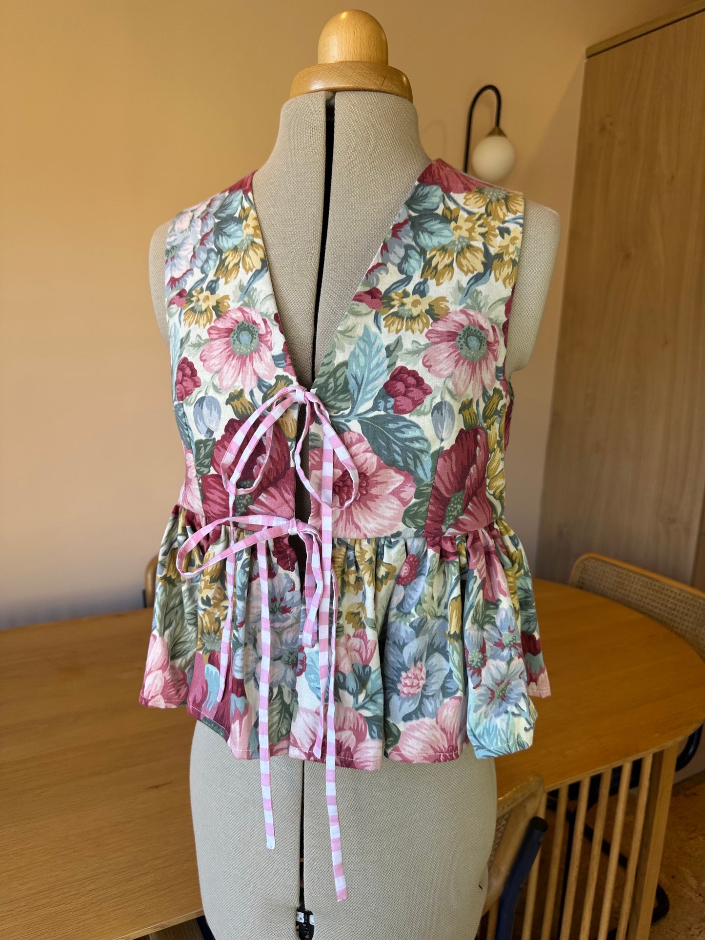 Floral Sleeveless Tie Front Top Size 1 (UK 6-8)