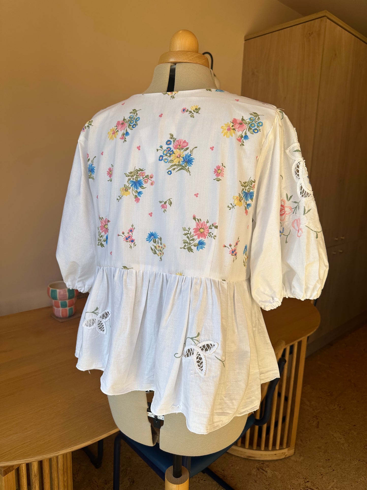 Bright Embroidered White Front Top Size 4 (UK 18-20)