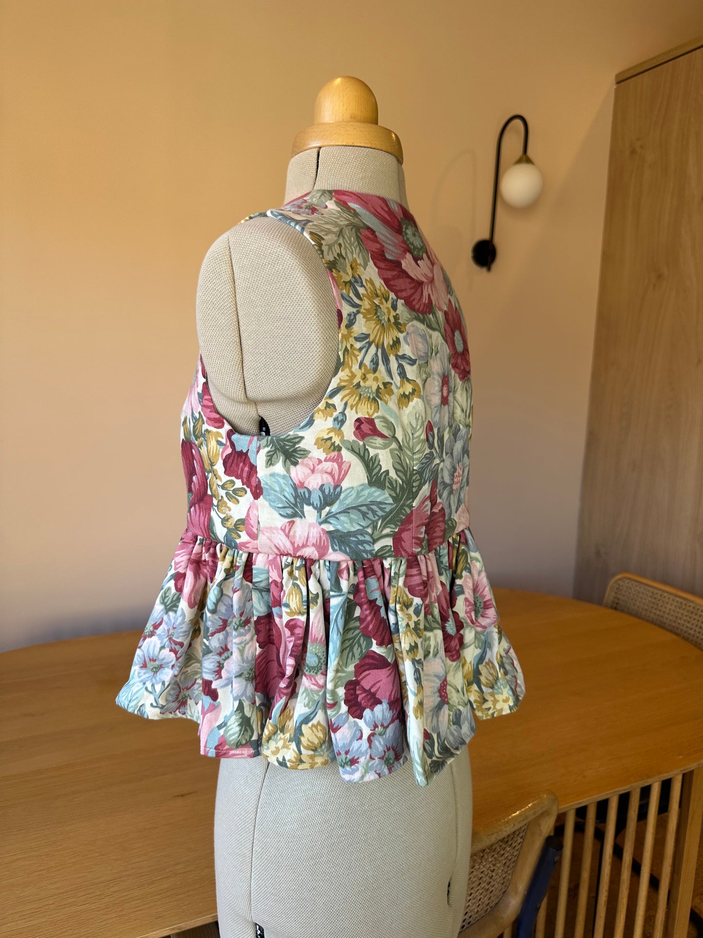 Floral Sleeveless Tie Front Top Size 1 (UK 6-8)