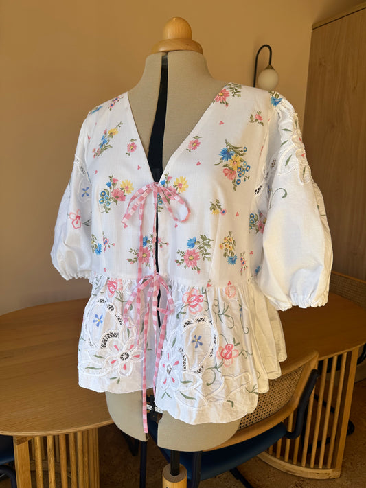 Bright Embroidered White Front Top Size 4 (UK 18-20)