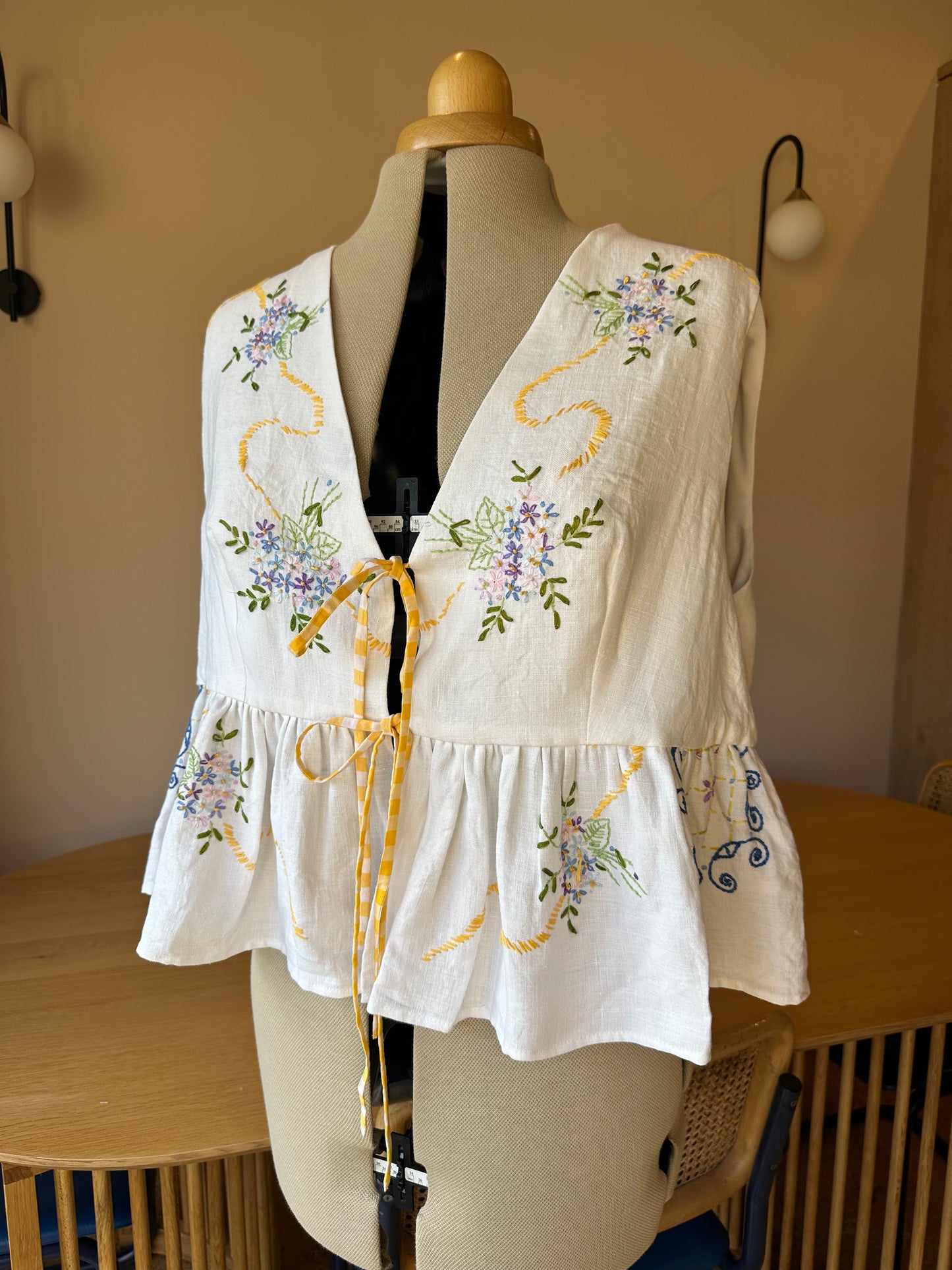 Embroidered Sleeveless Tie Front Top Size 4 (UK 18-20)