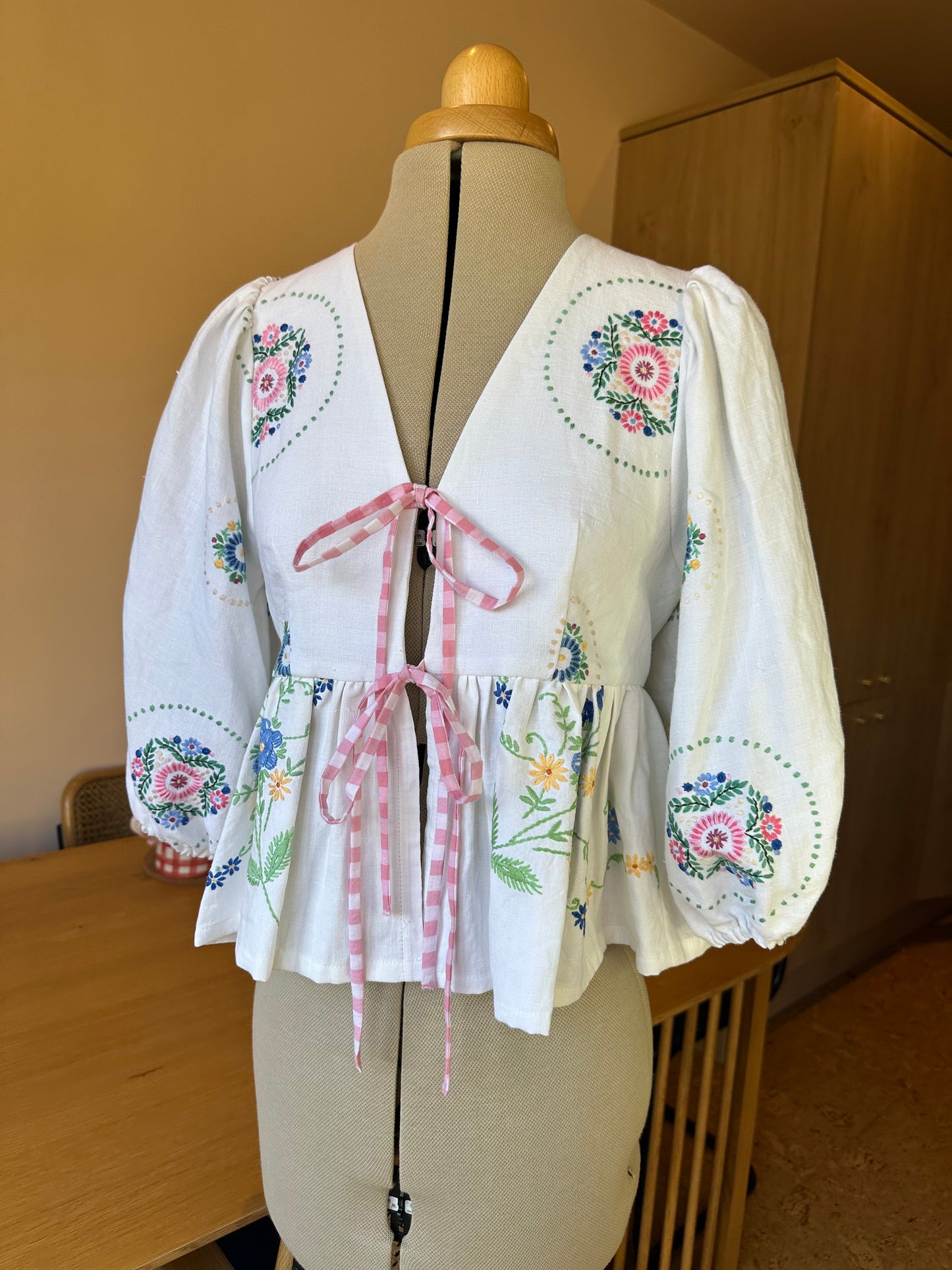 Floral Embroidered Tie Front Top 3/4 Sleeves Size 1 (UK 6-8)