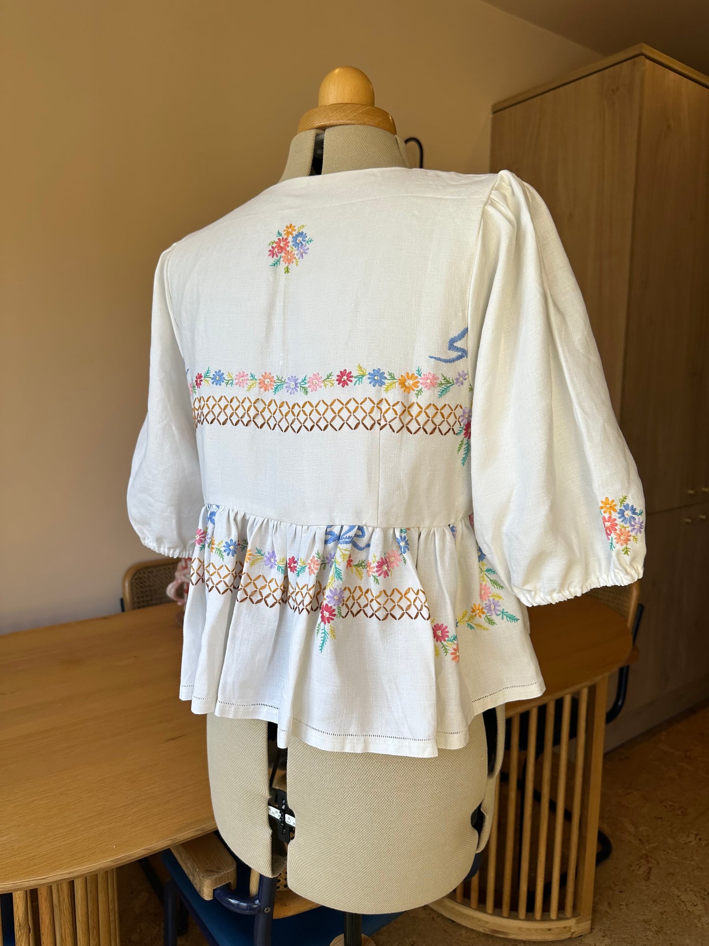 Floral Embroidered Tie Front Top Size 3 (UK 14-16)