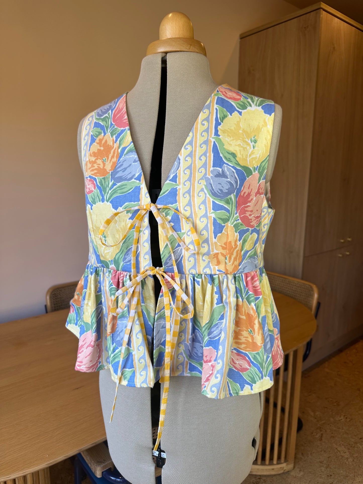 Bright Floral Sleeveless Tie Front Top Size 2 (UK 10-12)