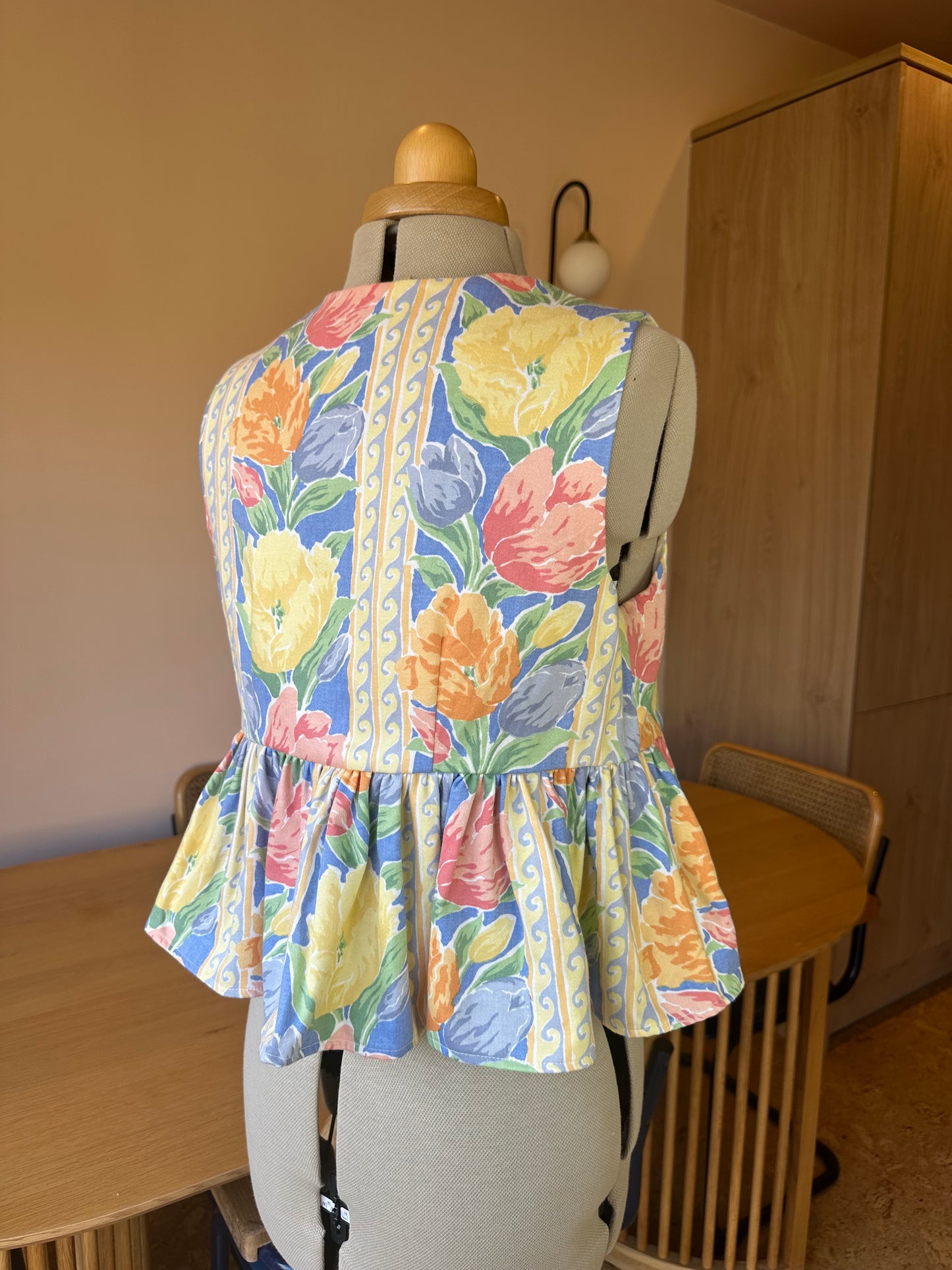 Bright Floral Sleeveless Tie Front Top Size 2 (UK 10-12)