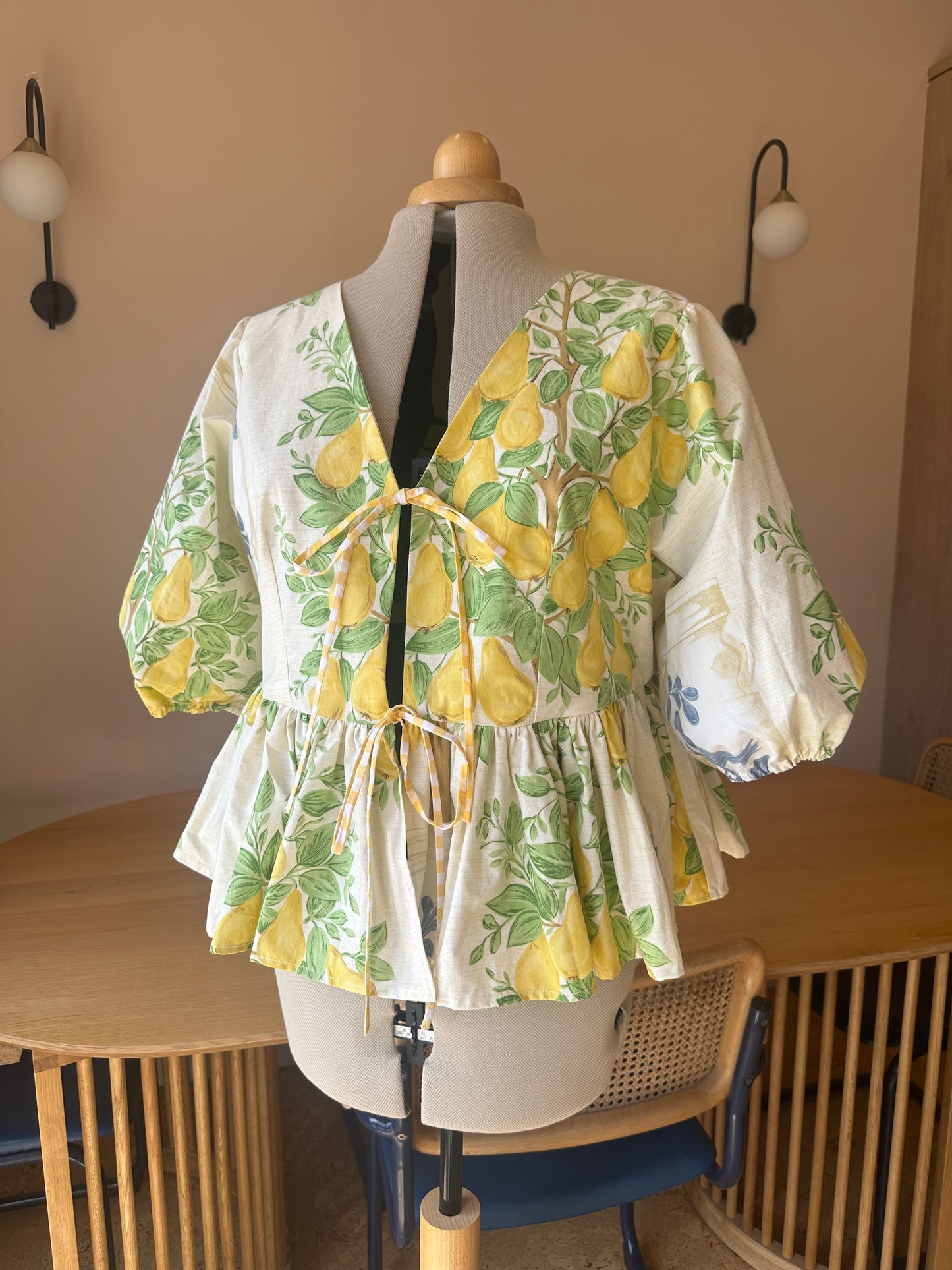 Pear Print Tie Front Top Size 4 (UK 18-20)