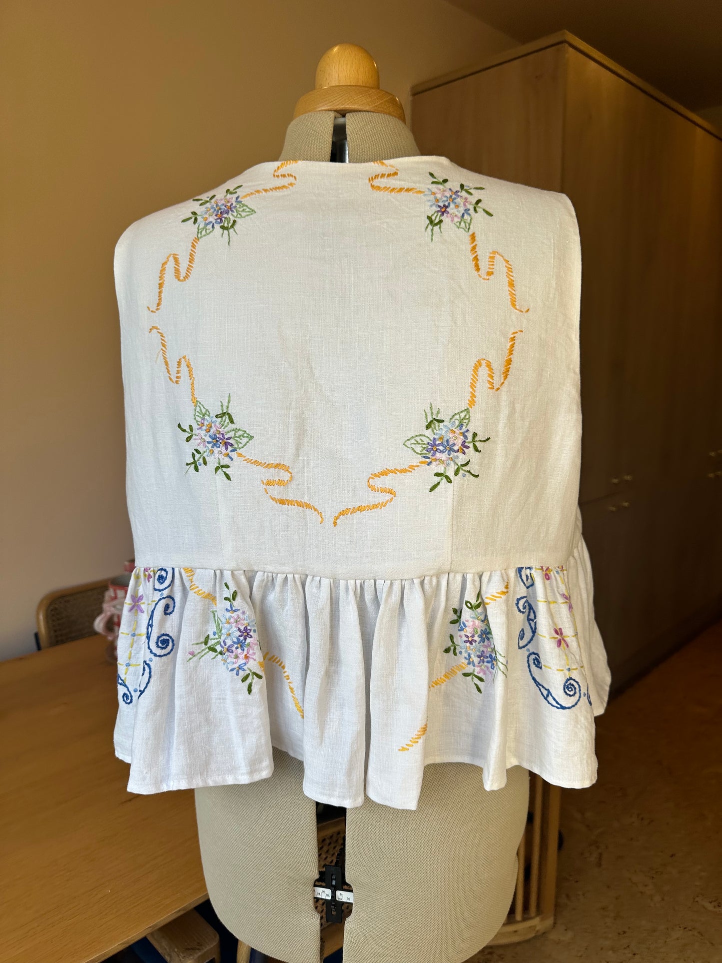 Embroidered Sleeveless Tie Front Top Size 4 (UK 18-20)