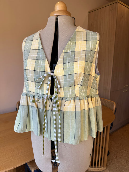 Green Check Sleeveless Tie Front Top Size 3 (UK 14-16)