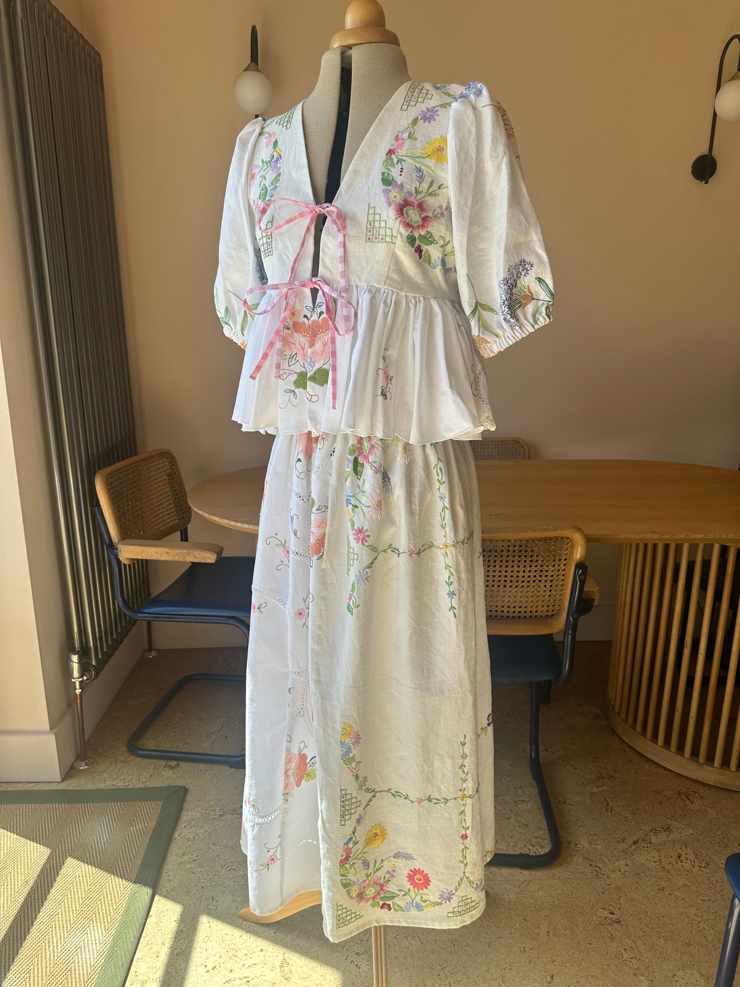 Vintage Embroidered Skirt Size 2 (UK 10-12) CO-ORD WITH 10-12 EMBRODIERED TIE FRONT TOP