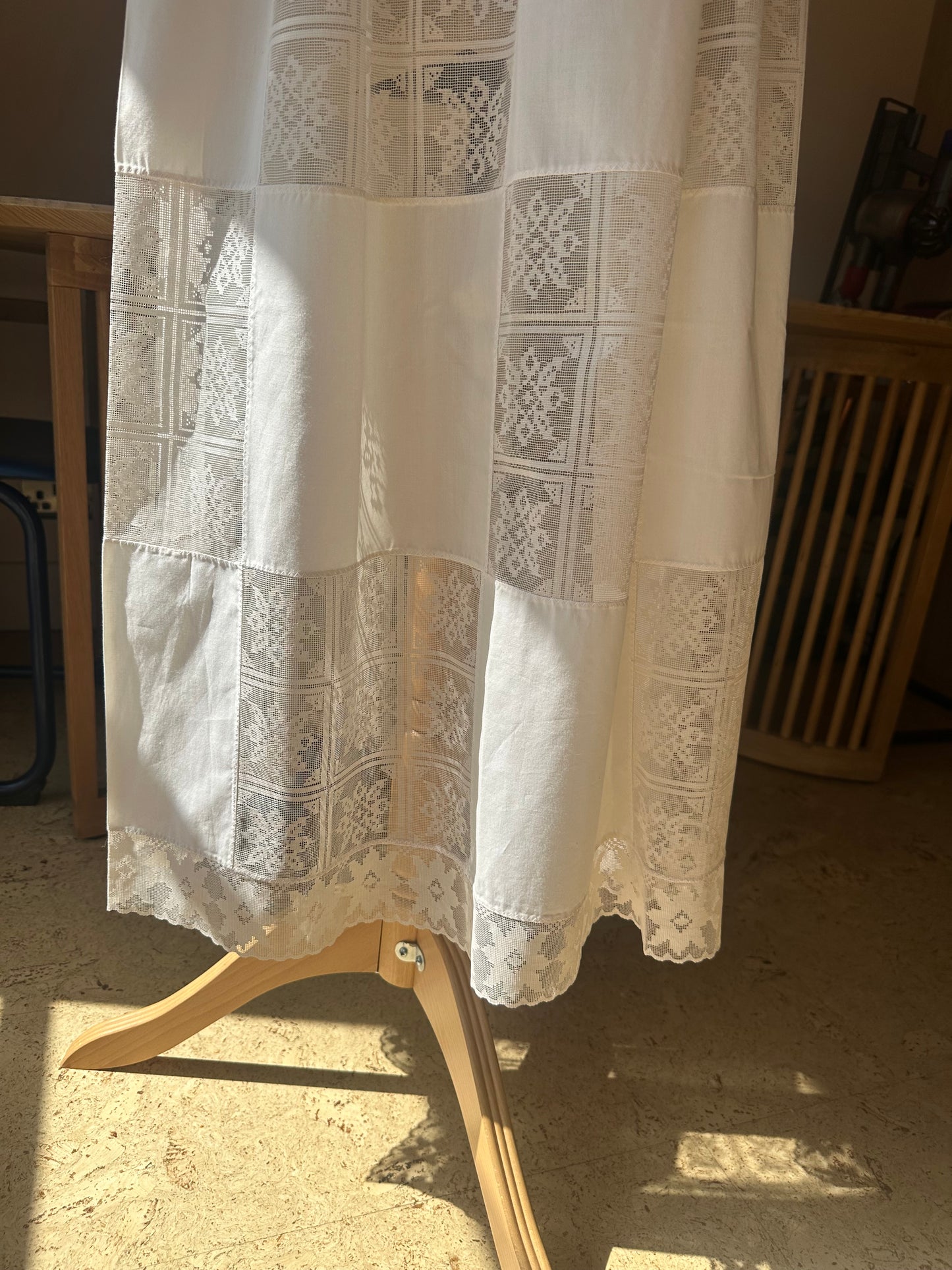 Vintage Lace Skirt Size 3 (UK 14-16)