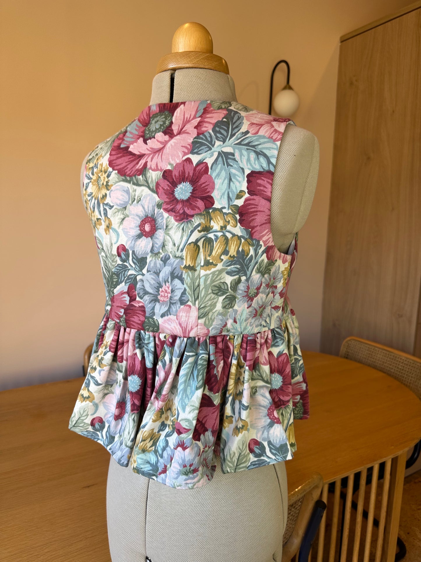 Floral Sleeveless Tie Front Top Size 1 (UK 6-8)